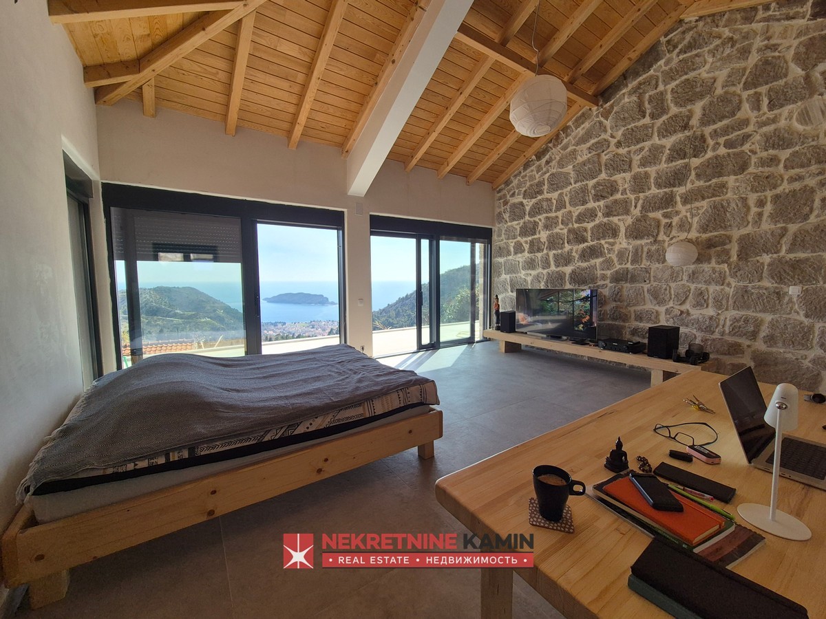 Renovirana kamena kuća sa panoramaskim pogledom na more, Markovići, Budva 